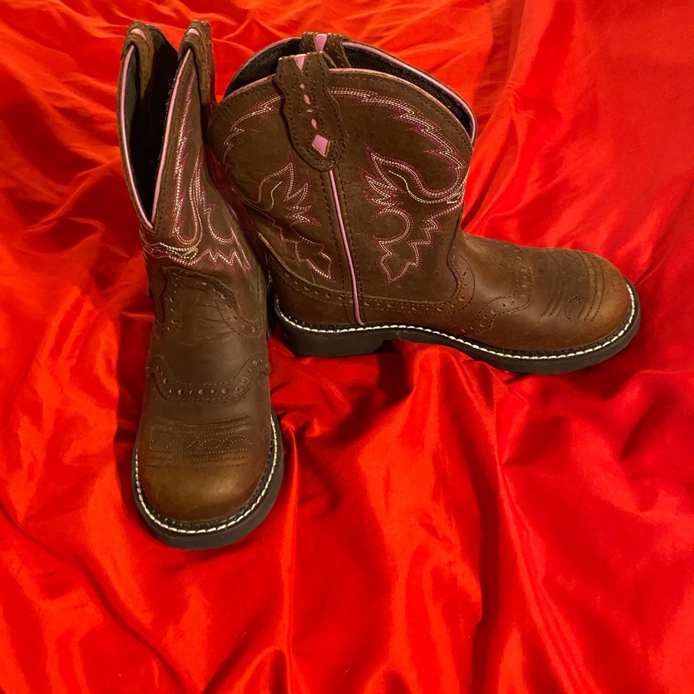 Justin boots. Size 7 b.  in great condition hardly worn. - Picture 2 of 7